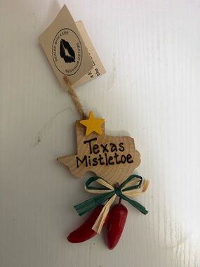 BRAND NEW TEXAS MISTLETOE CHRISTMAS ORNAMENT